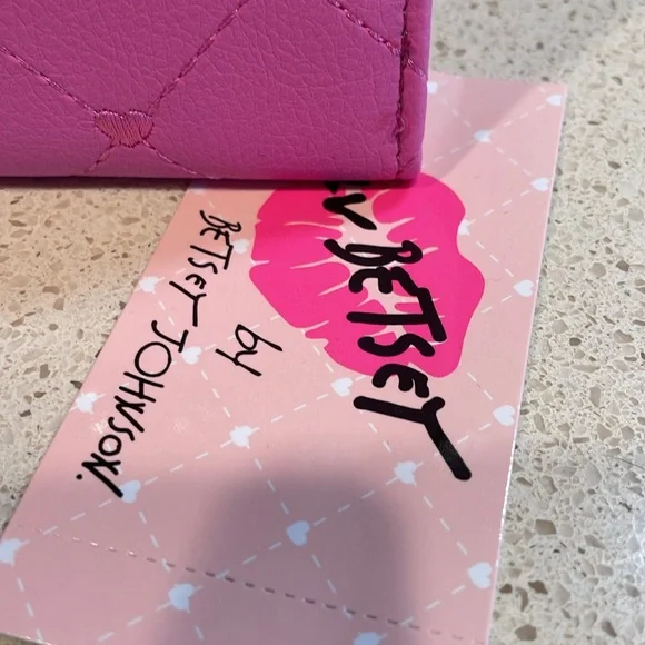 Betsey Johnson NWT Vegan Quilted Leather Heart Compact Wallet MSRP $44 - Picture 2 of 6
